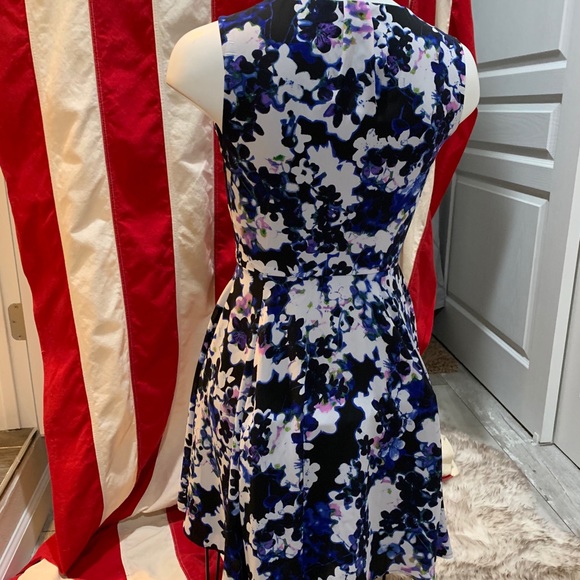 Beautiful Floral Dress - Picture 5 of 10